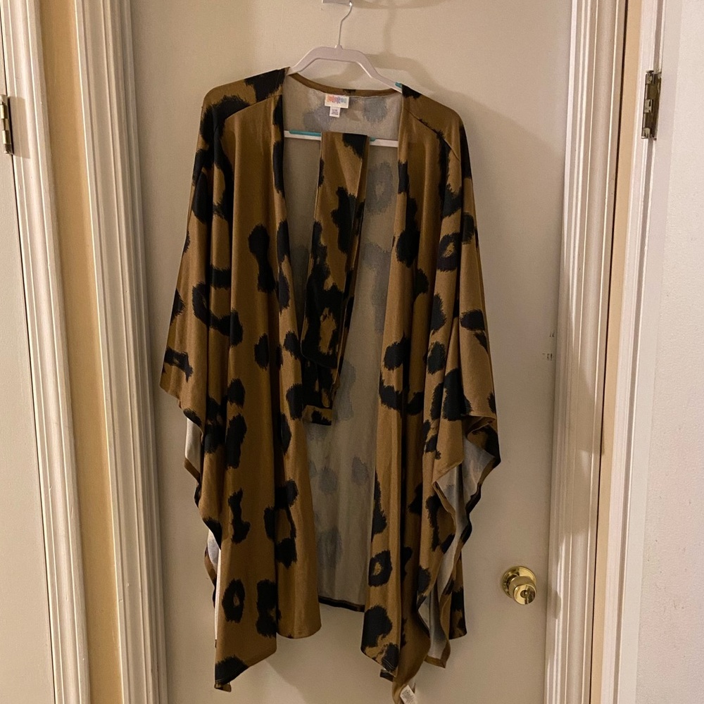 Lularoe L / XL Shawl type covering comes with detached belt.